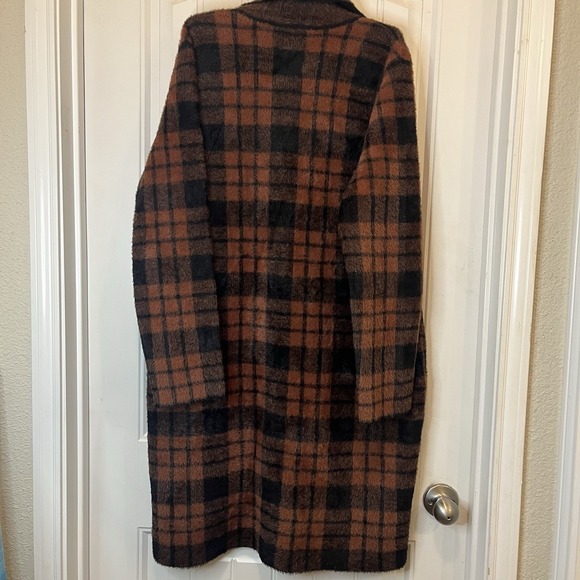 Cyrus Women's L Coat Long Plaid Brown Black Button Fuzzy Super Soft Warm Button - Picture 9 of 11